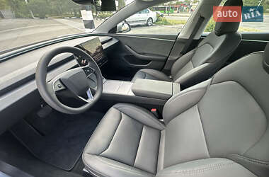 Седан Tesla Model 3 2024 в 