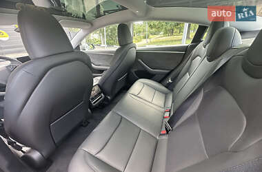 Седан Tesla Model 3 2024 в 