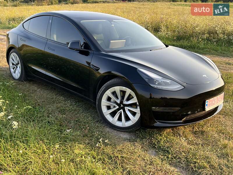 Седан Tesla Model 3 2021 в Луцке
