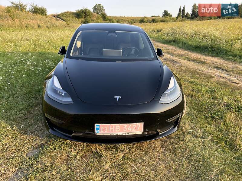 Седан Tesla Model 3 2021 в Луцке