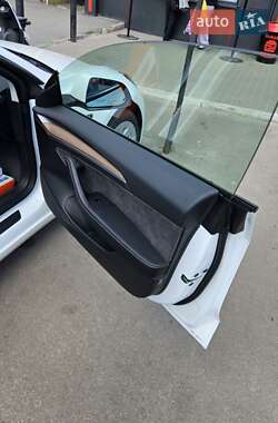 Седан Tesla Model 3 2023 в 