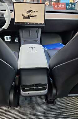 Седан Tesla Model 3 2023 в 