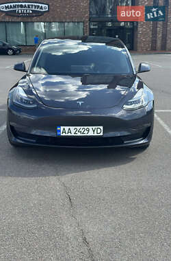 Седан Tesla Model 3 2021 в 