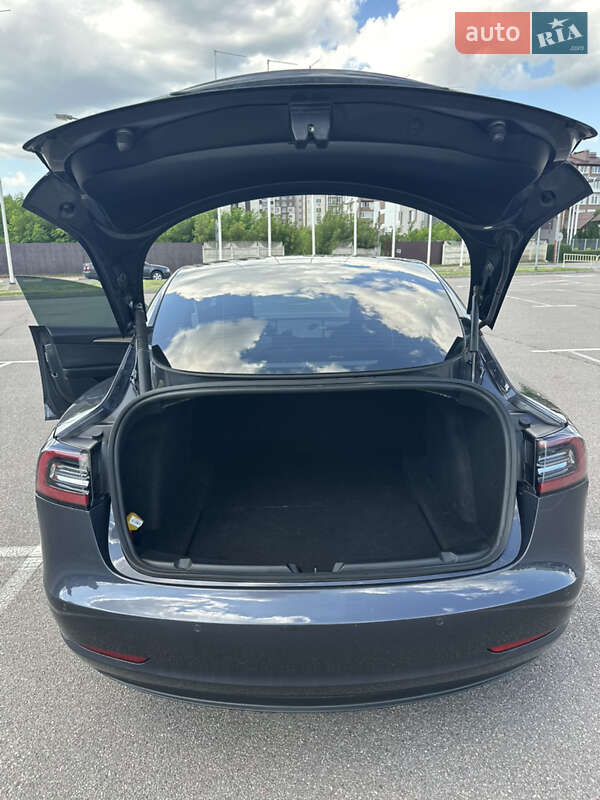 Седан Tesla Model 3 2021 в Києві
