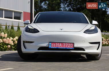 Седан Tesla Model 3 2021 в 