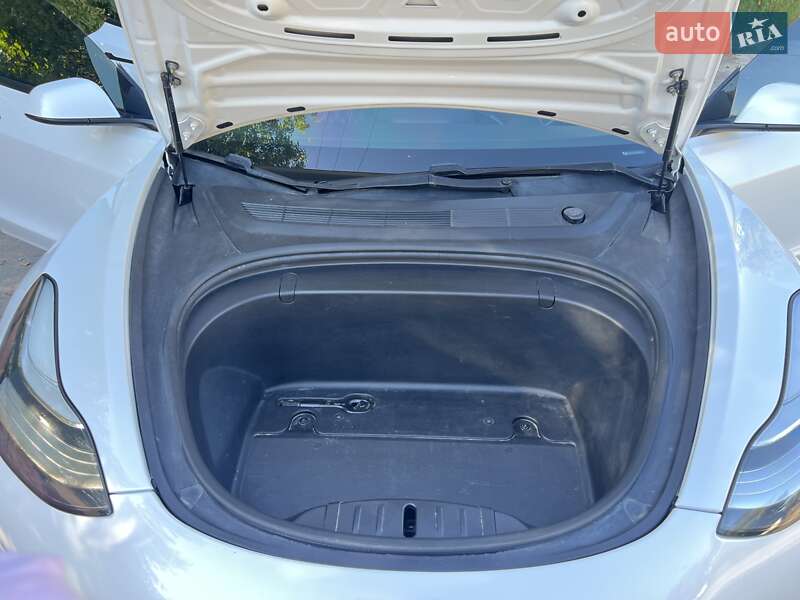 Седан Tesla Model 3 2019 в Білій Церкві