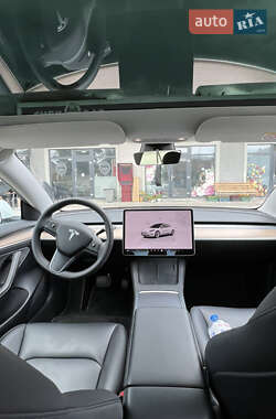 Седан Tesla Model 3 2022 в 