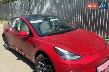 Седан Tesla Model 3 2021 в 