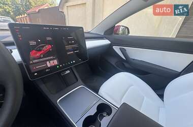 Седан Tesla Model 3 2021 в 
