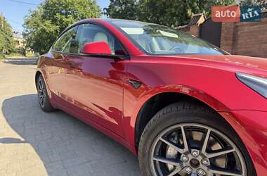 Седан Tesla Model 3 2021 в 