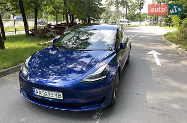 Седан Tesla Model 3 2021 в 
