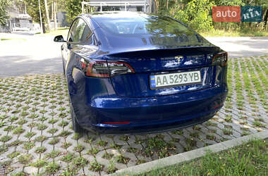 Седан Tesla Model 3 2021 в 