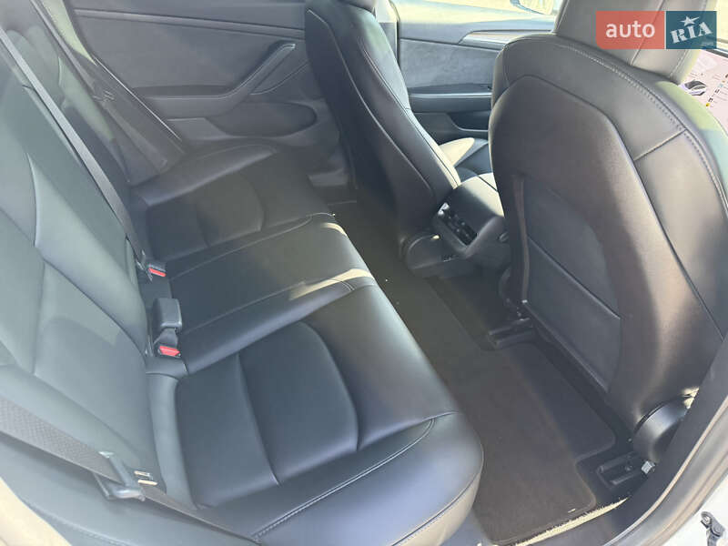 Седан Tesla Model 3 2021 в Львові