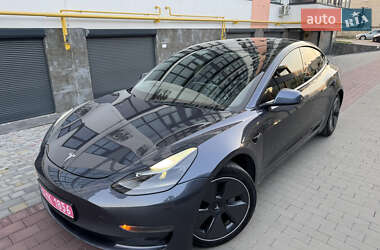 Седан Tesla Model 3 2021 в 