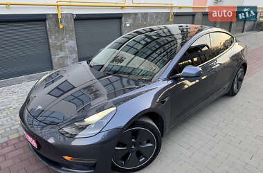 Седан Tesla Model 3 2021 в 