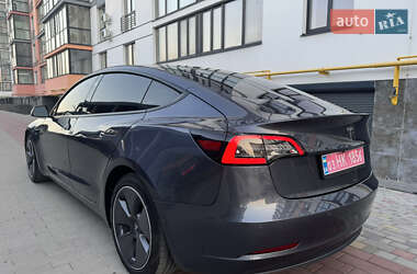 Седан Tesla Model 3 2021 в 