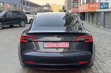 Седан Tesla Model 3 2021 в 