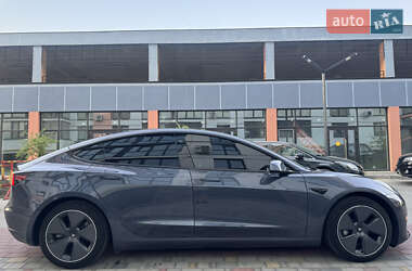 Седан Tesla Model 3 2021 в 