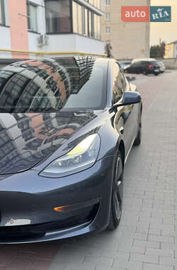 Седан Tesla Model 3 2021 в 