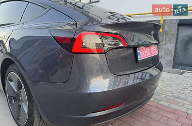 Седан Tesla Model 3 2021 в 