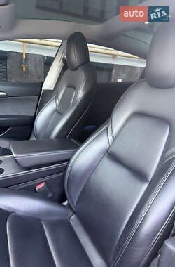 Седан Tesla Model 3 2021 в 