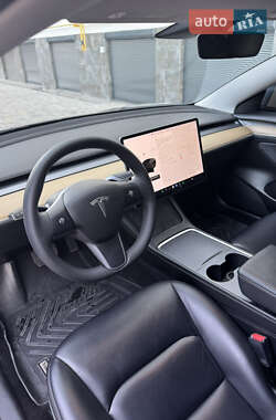 Седан Tesla Model 3 2021 в 