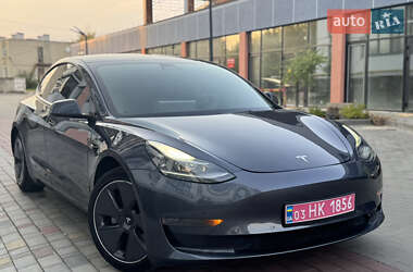 Седан Tesla Model 3 2021 в 