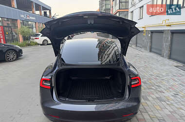 Седан Tesla Model 3 2021 в 