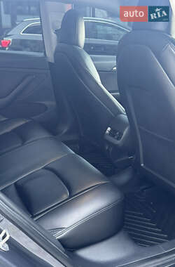 Седан Tesla Model 3 2021 в 