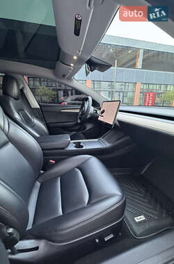 Седан Tesla Model 3 2021 в 