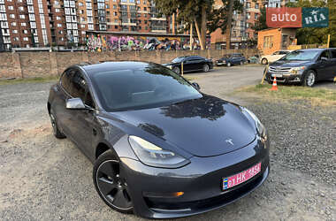 Седан Tesla Model 3 2021 в 