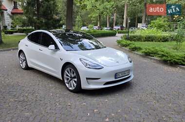 Седан Tesla Model 3 2020 в 