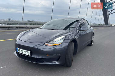 Седан Tesla Model 3 2019 в 