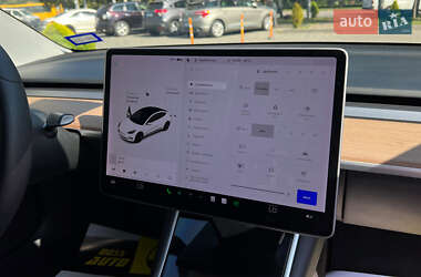 Седан Tesla Model 3 2020 в 