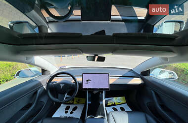 Седан Tesla Model 3 2020 в 