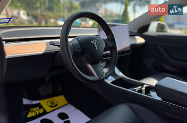 Седан Tesla Model 3 2020 в 