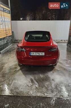 Седан Tesla Model 3 2021 в 