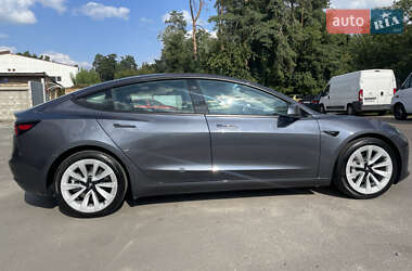 Седан Tesla Model 3 2023 в 