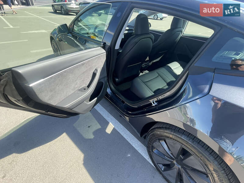 Седан Tesla Model 3 2024 в Киеве