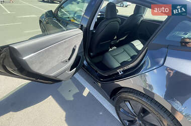 Седан Tesla Model 3 2024 в 