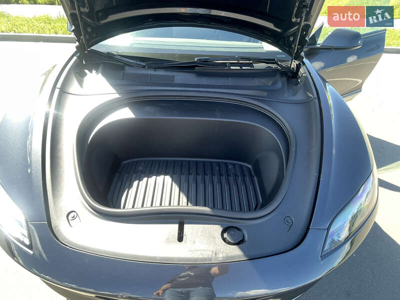 Седан Tesla Model 3 2024 в Киеве