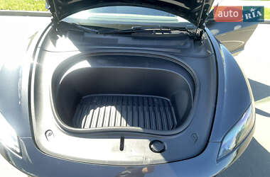 Седан Tesla Model 3 2024 в 