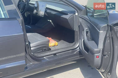 Седан Tesla Model 3 2024 в 