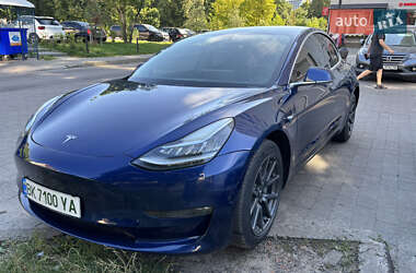 Седан Tesla Model 3 2019 в Львові