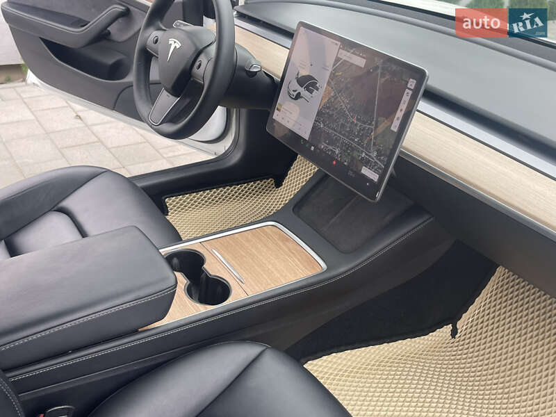 Седан Tesla Model 3 2021 в Рівному