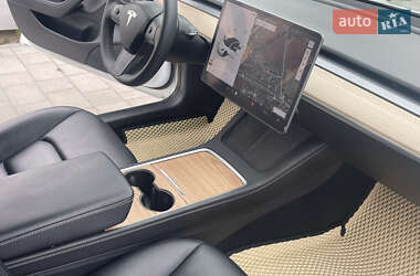 Седан Tesla Model 3 2021 в 