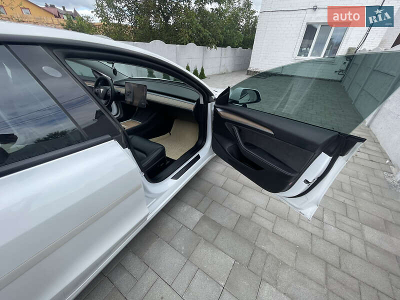 Седан Tesla Model 3 2021 в Рівному