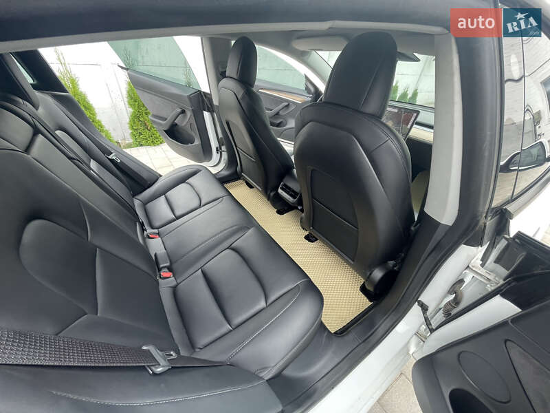 Седан Tesla Model 3 2021 в Рівному