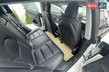 Седан Tesla Model 3 2021 в 