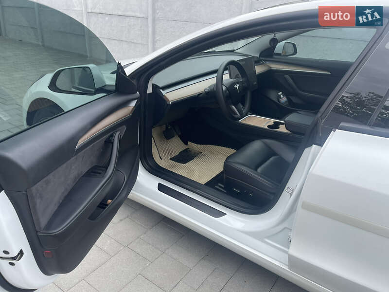 Седан Tesla Model 3 2021 в Рівному